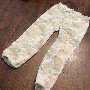 Harper and Elliot size medium camo sweatpants